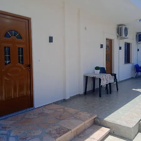 Ledi Apartment Ksamil